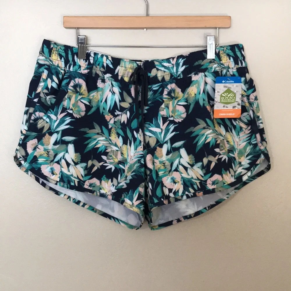 NEW Columbia Bogata Bay‎ Shorts. Large